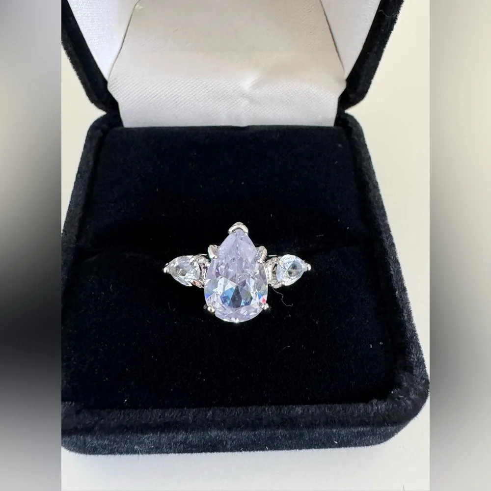 Elegant Pear Cut Clear Crystal Ring – Silver Tone Costume Jewelry Size 7